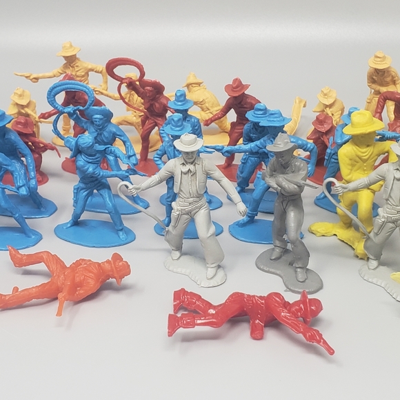 1970's Vintage Tim Mee Cowboys & Indians Collectible Toy Figures. (88 Pieces) - Picture 4 of 9